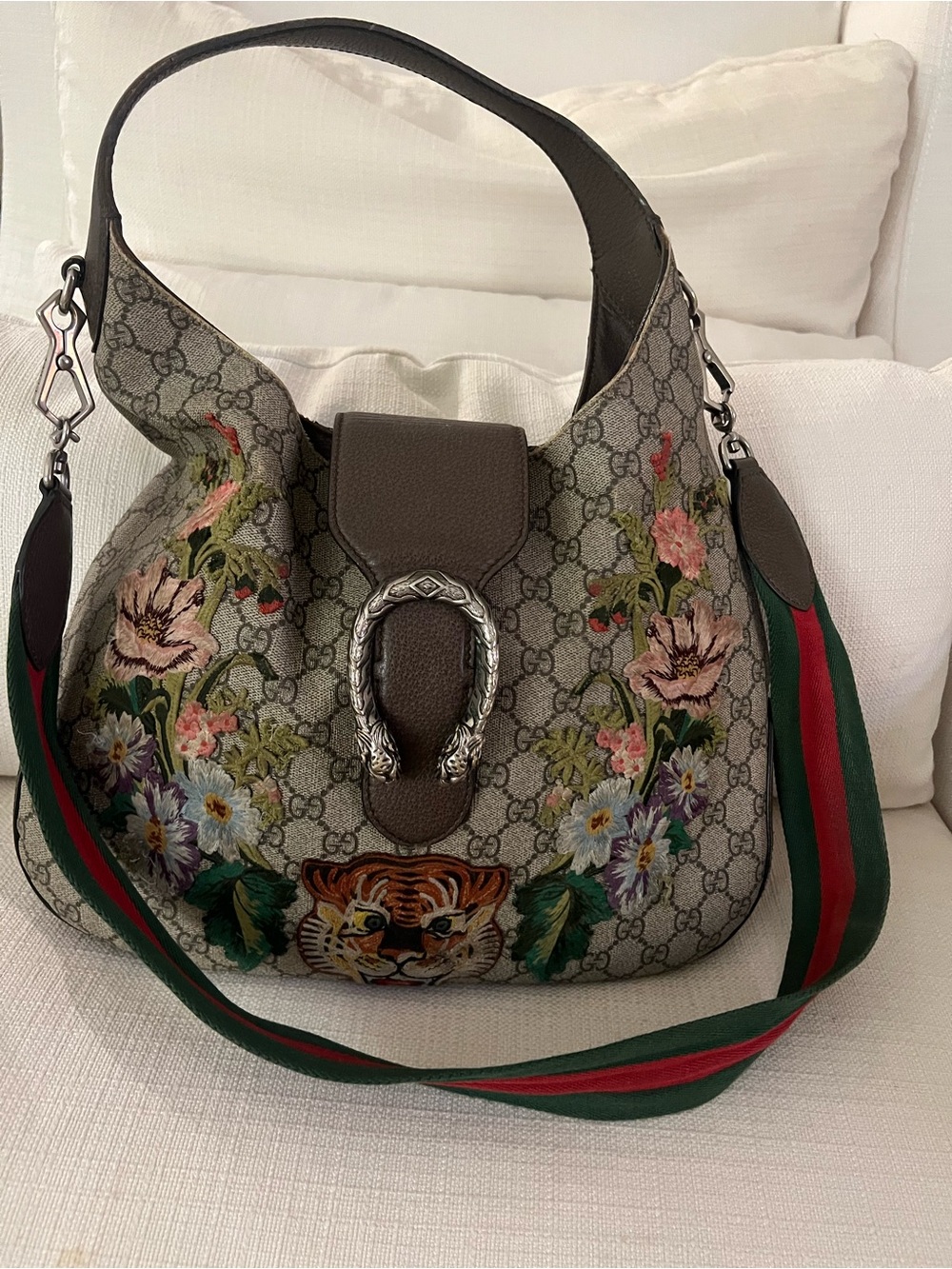 Gucci Beige GG Blooms Shoulder Bag with Floral Embroidery and Tiger Motif